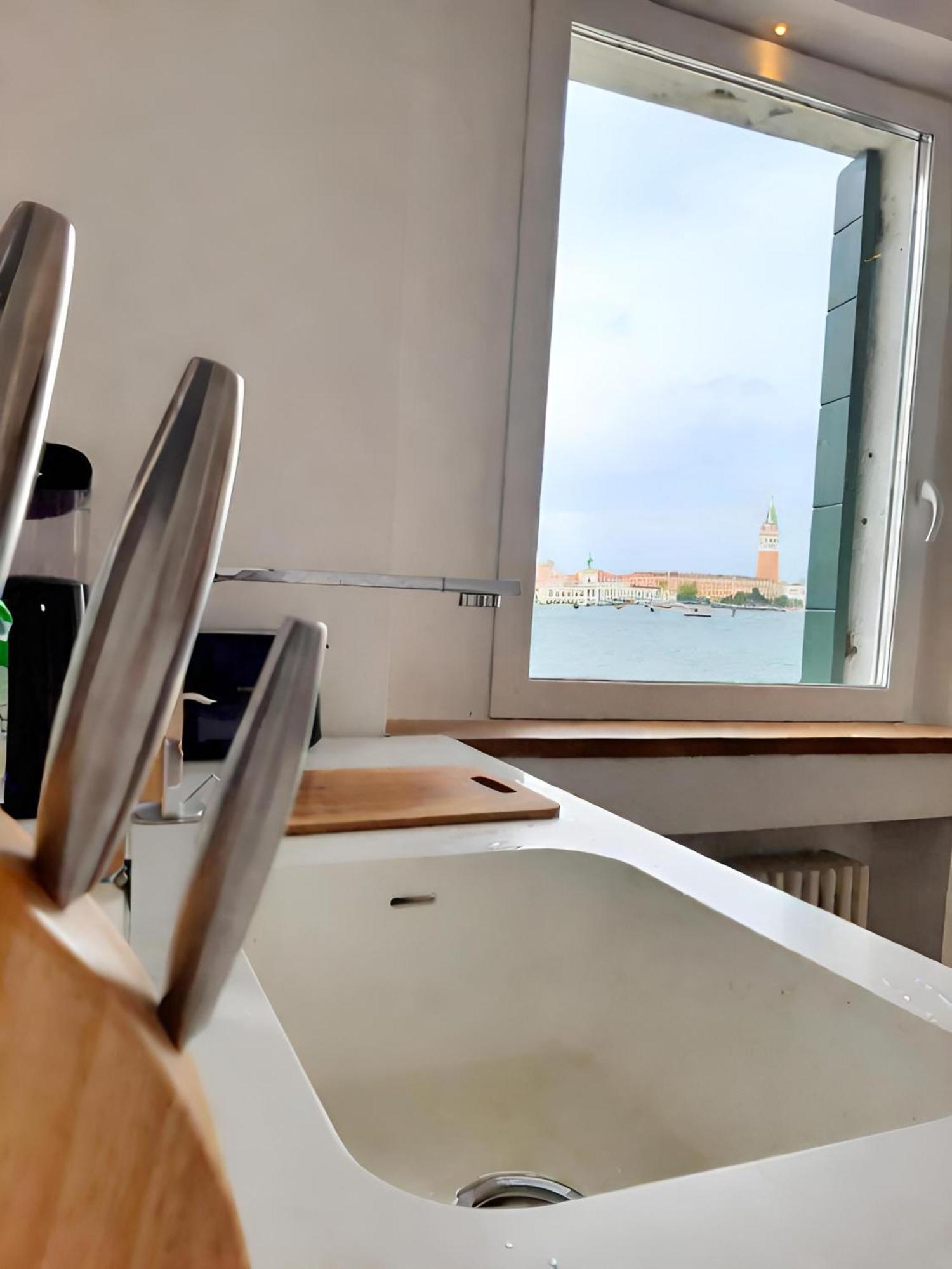 3 Windows On St - Waterfront * Venedig