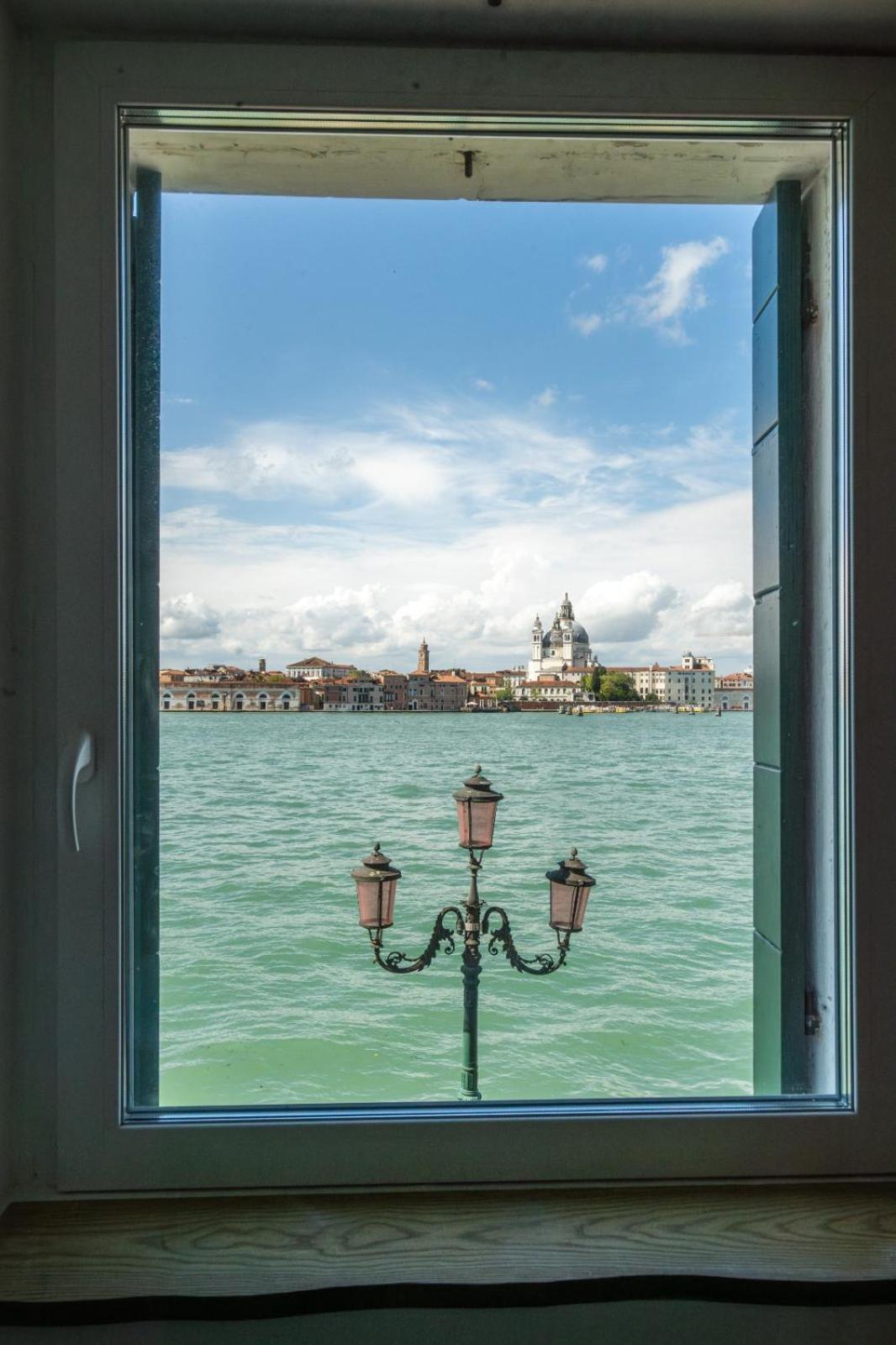 3 Windows On St - Waterfront Venedig